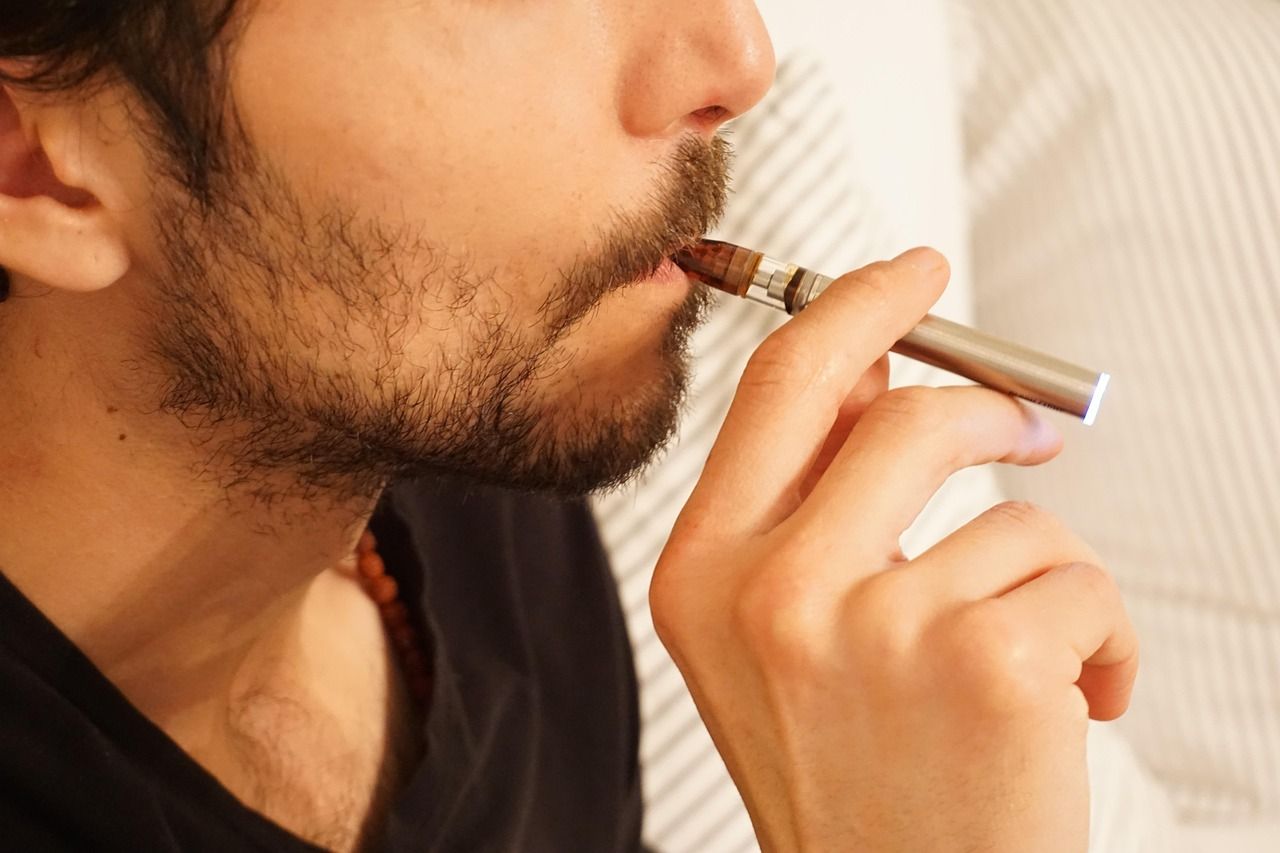 Jak wybrać idealny e-papieros? Poradnik dla początkujących